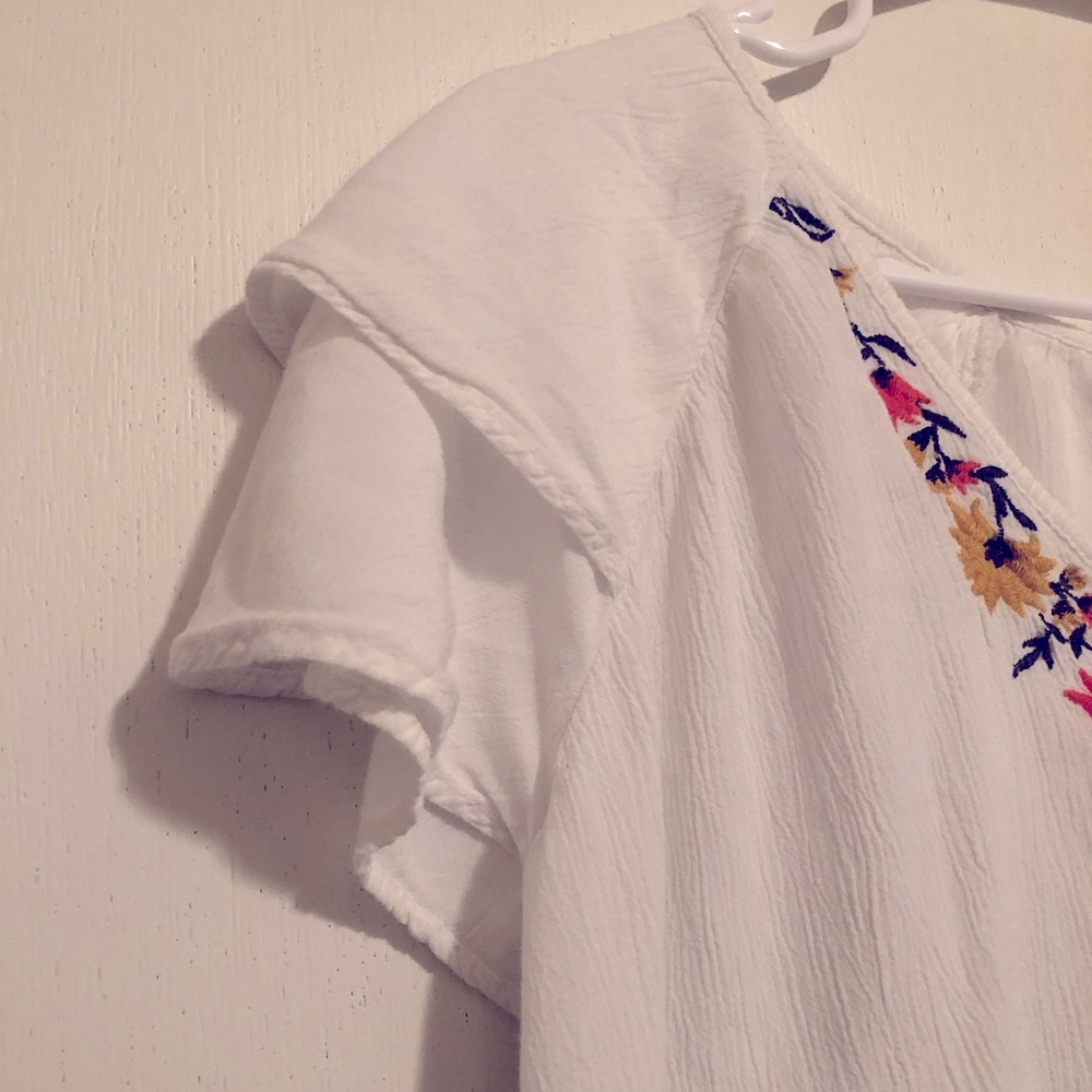 Ruffle sleeve floral blouse